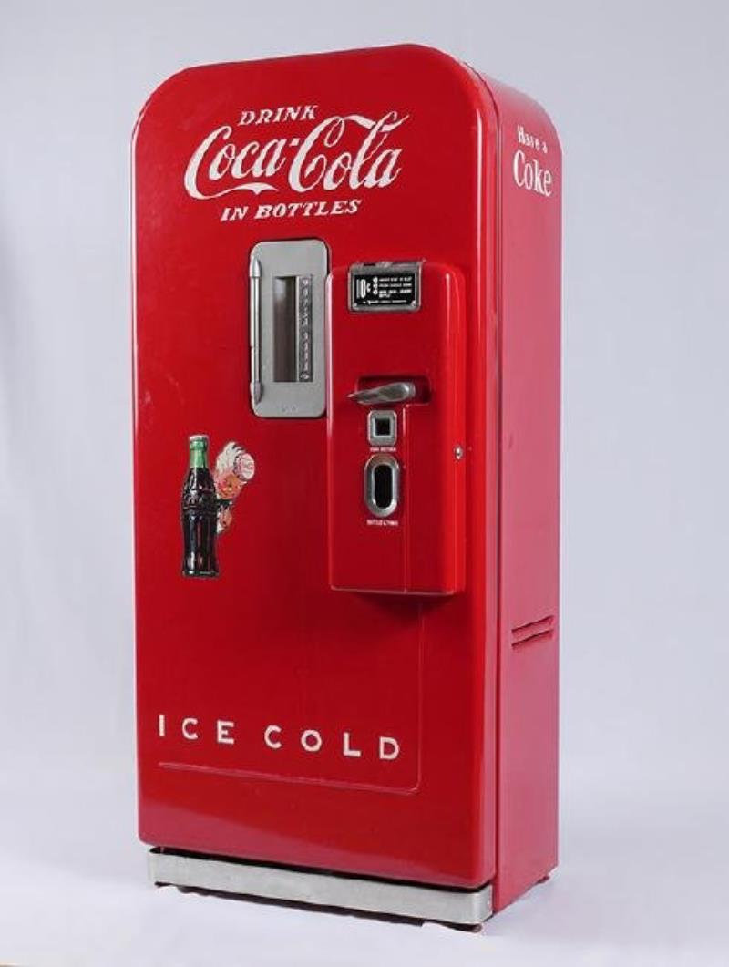 NICELY RESTORED COCA COLA VENDO 39 MACHINE