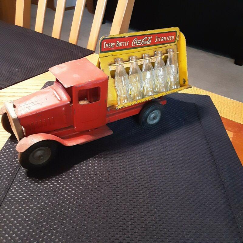 Vintage Metalcraft Coca Cole Coke truck with 10 glass bottles