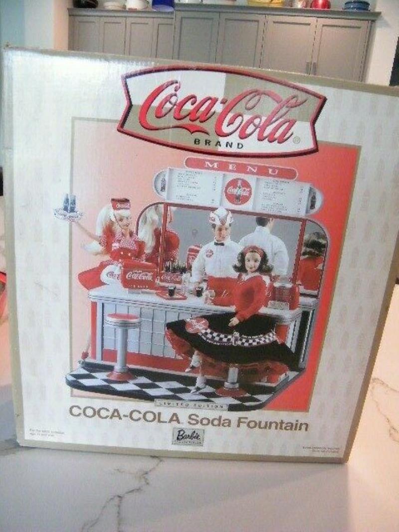MATTEL BARBIE COCA-COLA SODA FOUNTAIN SET 2000 ORIG BOX ALL PIECES ,NO DOLLS