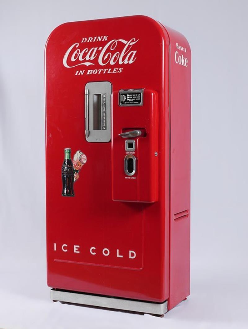 NICELY RESTORED COCA COLA VENDO 39 MACHINE