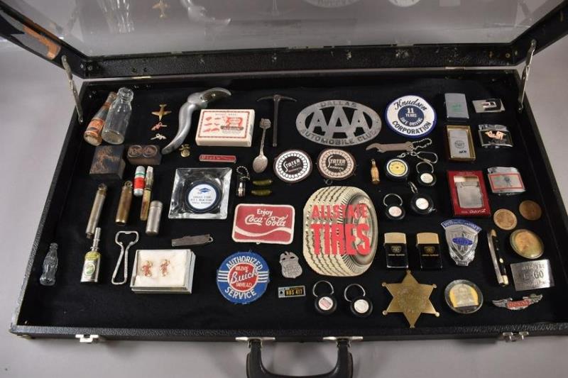 COLLECTION OF ADVERTISING RELATED ITEMS