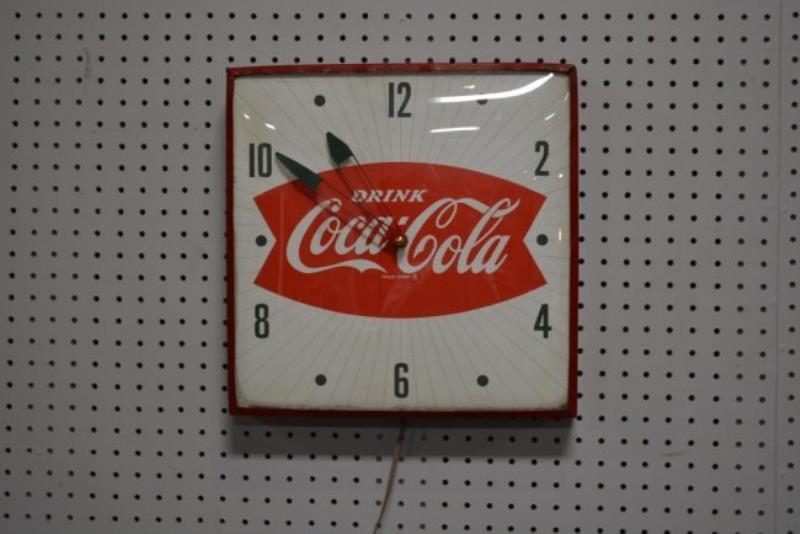 2pc. Clock Lot (Coca-Cola, Dr. Pepper)